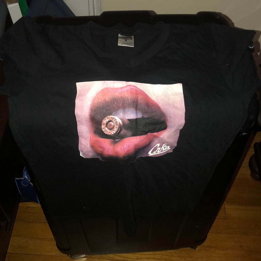 Black crooks & Castles v neck wmns